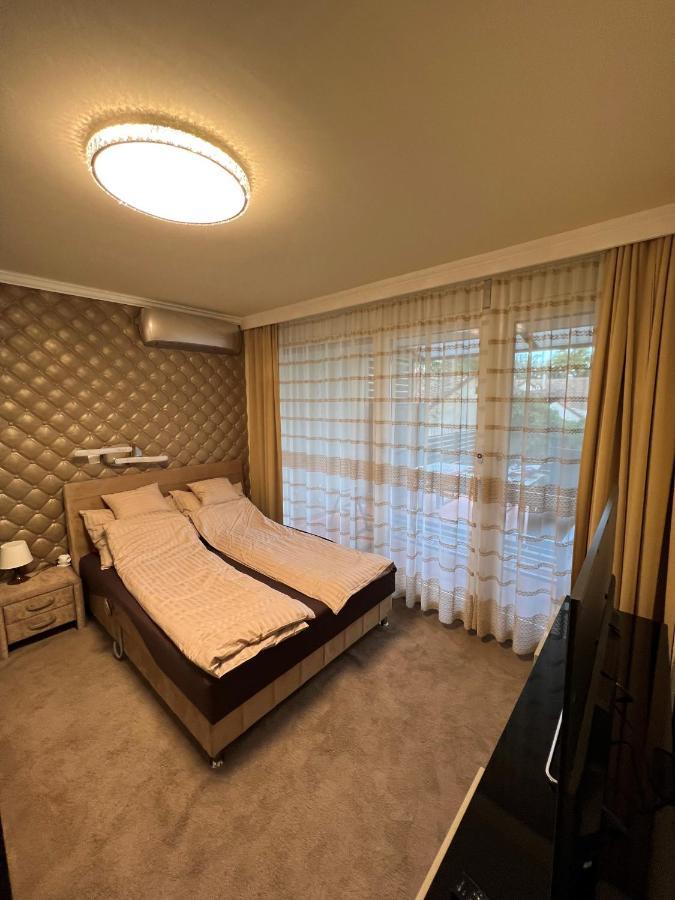 Апартаменти Parizsi Udvar Premium Apartman Дебрецен Екстер'єр фото